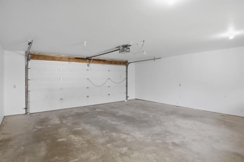4525 Shannon Drive, Olds, AB - Indoor Photo Showing Garage