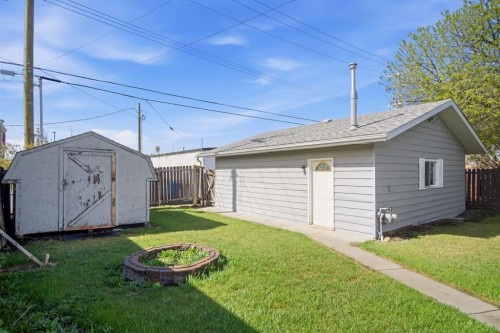 4525 Shannon Drive, Olds, AB - Outdoor