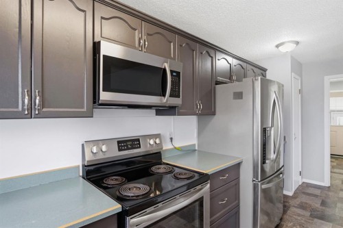 4525 Shannon Drive, Olds, AB - Indoor Photo Showing Kitchen
