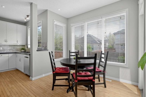 125 Cranleigh Park Se, Calgary, AB - Indoor Photo Showing Dining Room