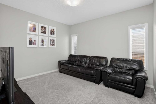 125 Cranleigh Park Se, Calgary, AB - Indoor Photo Showing Living Room