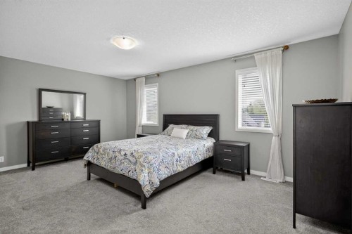 125 Cranleigh Park Se, Calgary, AB - Indoor Photo Showing Bedroom