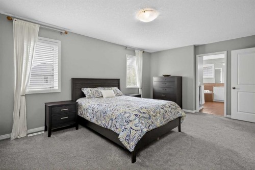 125 Cranleigh Park Se, Calgary, AB - Indoor Photo Showing Bedroom