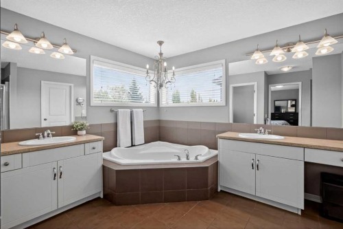 125 Cranleigh Park Se, Calgary, AB - Indoor Photo Showing Bathroom