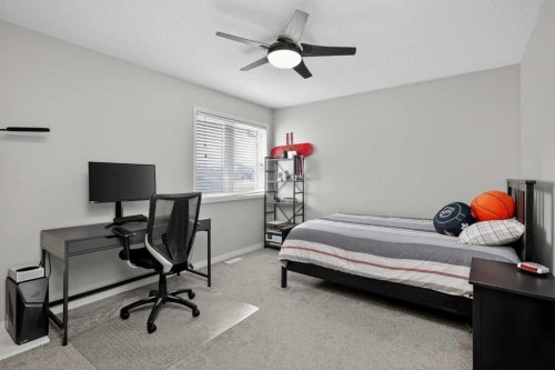 125 Cranleigh Park Se, Calgary, AB - Indoor Photo Showing Bedroom