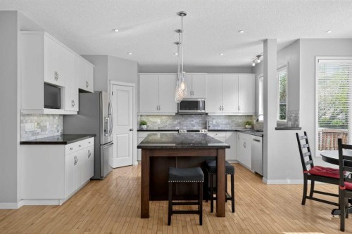 125 Cranleigh Park Se, Calgary, AB - Indoor Photo Showing Kitchen With Upgraded Kitchen