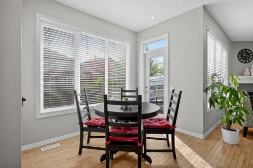 125 Cranleigh Park Se, Calgary, AB - Indoor Photo Showing Dining Room