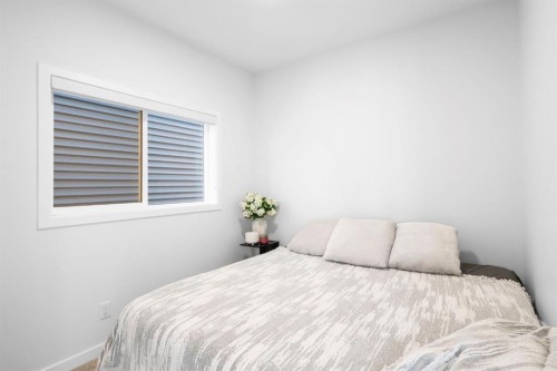 264 Mallard Grove Se, Calgary, AB - Indoor Photo Showing Bedroom