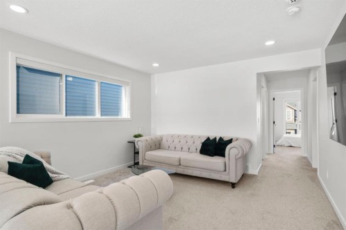 264 Mallard Grove Se, Calgary, AB - Indoor Photo Showing Living Room