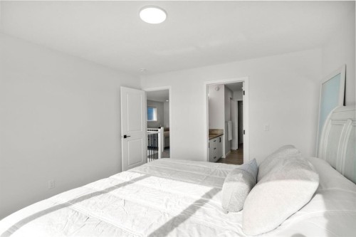 264 Mallard Grove Se, Calgary, AB - Indoor Photo Showing Bedroom