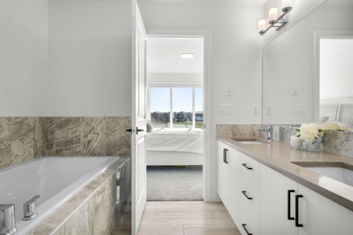 264 Mallard Grove Se, Calgary, AB - Indoor Photo Showing Bathroom