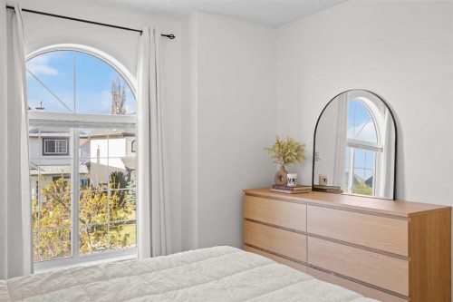 176 Arbour Grove Close Nw, Calgary, AB - Indoor Photo Showing Bedroom
