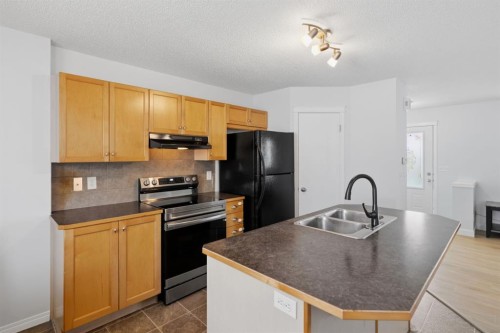 80 Prestwick Bay Se, Calgary, AB - Indoor Photo Showing Kitchen With Double Sink