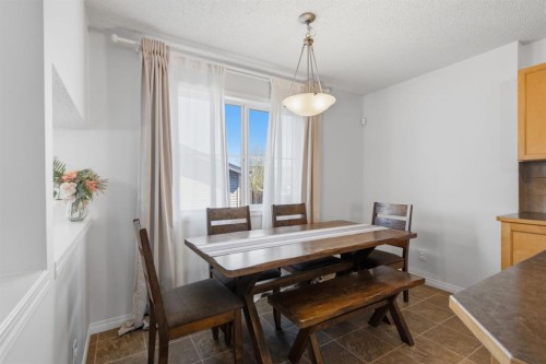 80 Prestwick Bay Se, Calgary, AB - Indoor Photo Showing Dining Room