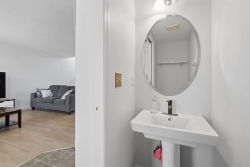 80 Prestwick Bay Se, Calgary, AB - Indoor Photo Showing Bathroom