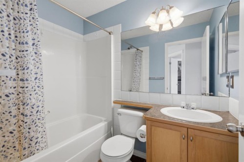 80 Prestwick Bay Se, Calgary, AB - Indoor Photo Showing Bathroom