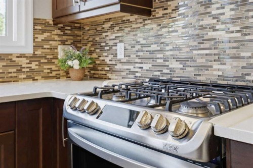 58 Kingfisher Crescent Se, Airdrie, AB - Indoor Photo Showing Kitchen