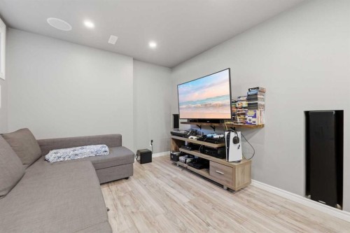 58 Kingfisher Crescent Se, Airdrie, AB - Indoor
