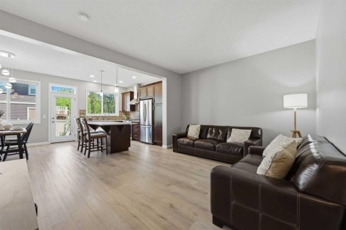 58 Kingfisher Crescent Se, Airdrie, AB - Indoor Photo Showing Living Room