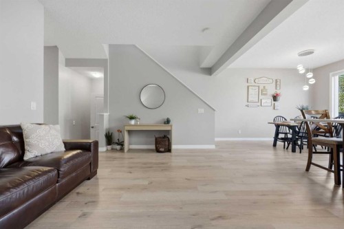 58 Kingfisher Crescent Se, Airdrie, AB - Indoor Photo Showing Living Room