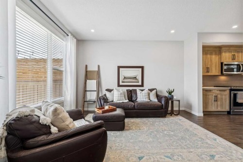 43 Willow Crescent, Okotoks, AB - Indoor Photo Showing Living Room