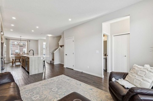 43 Willow Crescent, Okotoks, AB - Indoor Photo Showing Living Room