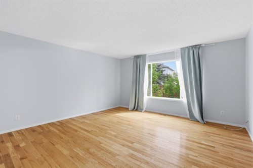 128 Valley Brook Circle Nw, Calgary, AB - Indoor Photo Showing Other Room
