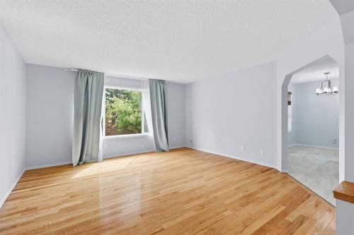 128 Valley Brook Circle Nw, Calgary, AB - Indoor Photo Showing Other Room