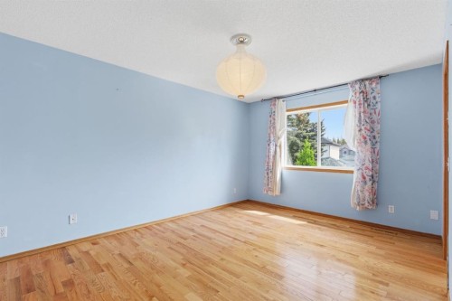 128 Valley Brook Circle Nw, Calgary, AB - Indoor Photo Showing Other Room