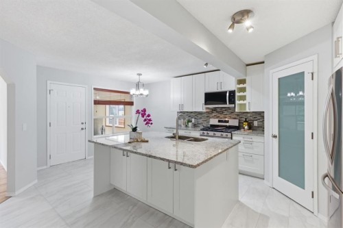 128 Valley Brook Circle Nw, Calgary, AB - Indoor Photo Showing Kitchen With Upgraded Kitchen
