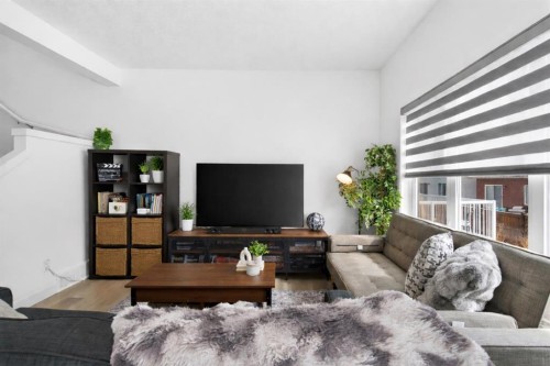 48 Willow Green Sw, Airdrie, AB - Indoor Photo Showing Living Room