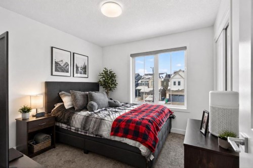 48 Willow Green Sw, Airdrie, AB - Indoor Photo Showing Bedroom