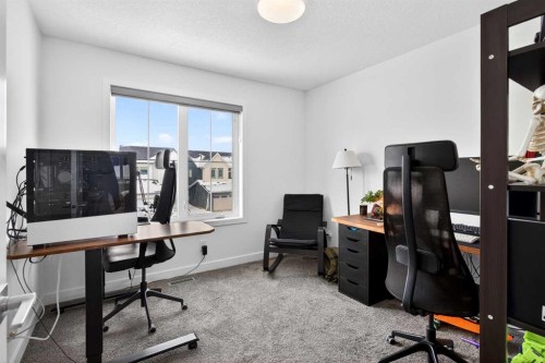 48 Willow Green Sw, Airdrie, AB - Indoor Photo Showing Office
