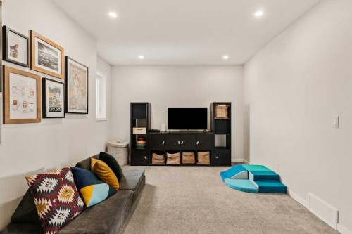 77 Magnolia Heath Se, Calgary, AB - Indoor Photo Showing Other Room