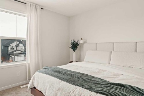 77 Magnolia Heath Se, Calgary, AB - Indoor Photo Showing Bedroom
