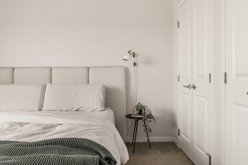 77 Magnolia Heath Se, Calgary, AB - Indoor Photo Showing Bedroom