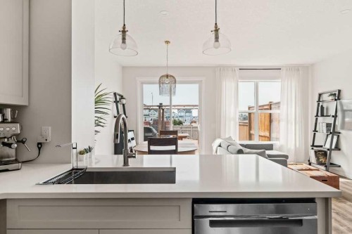 77 Magnolia Heath Se, Calgary, AB - Indoor Photo Showing Kitchen