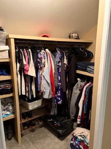 1065 East Chestermere Drive, Chestermere, AB - Indoor With Storage