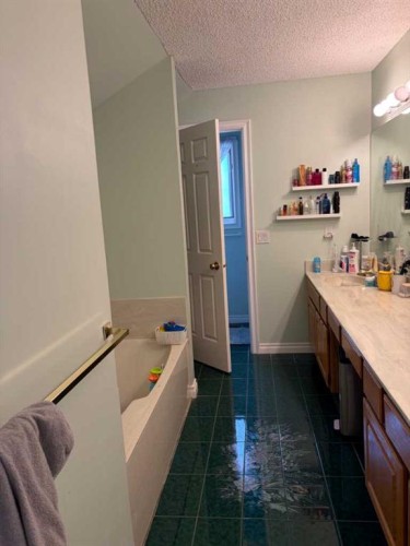 1065 East Chestermere Drive, Chestermere, AB - Indoor Photo Showing Other Room