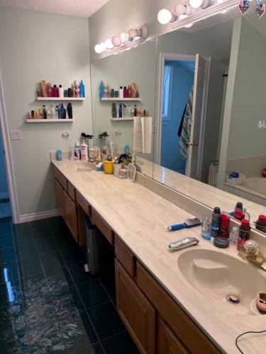 1065 East Chestermere Drive, Chestermere, AB - Indoor Photo Showing Bathroom