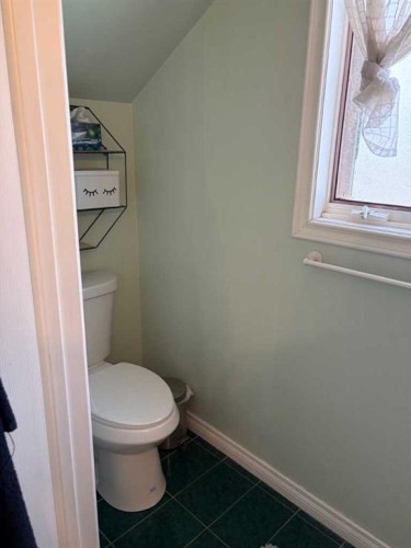 1065 East Chestermere Drive, Chestermere, AB - Indoor Photo Showing Bathroom