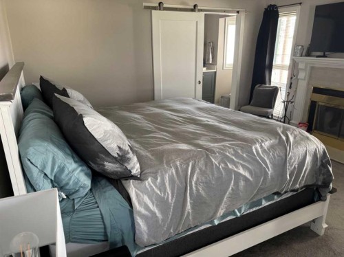 1065 East Chestermere Drive, Chestermere, AB - Indoor Photo Showing Bedroom