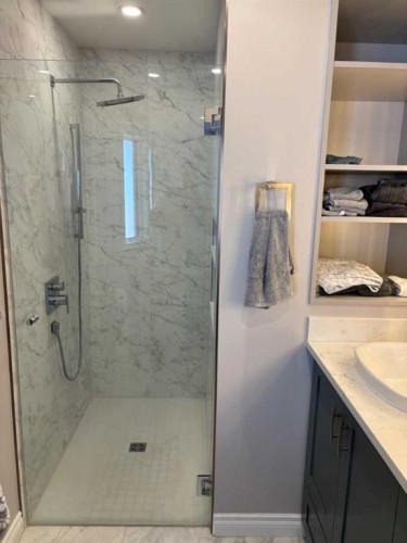 1065 East Chestermere Drive, Chestermere, AB - Indoor Photo Showing Bathroom