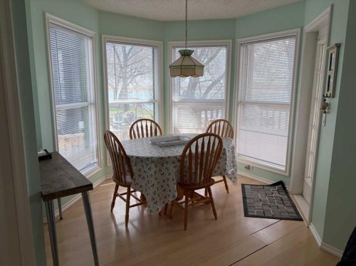 1065 East Chestermere Drive, Chestermere, AB - Indoor Photo Showing Dining Room