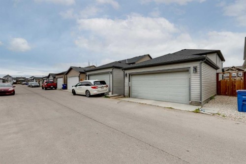 114 Hillcrest Close Sw, Airdrie, AB - Outdoor