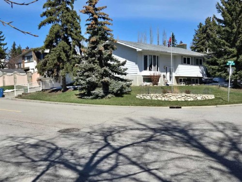 6803 Dalmeny Gate Nw, Calgary, AB - Outdoor