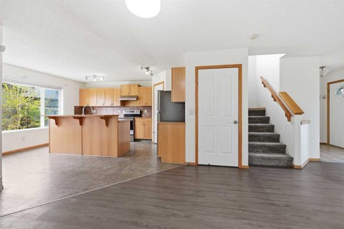 169 Cranberry Square Se, Calgary, AB - Indoor Photo Showing Kitchen
