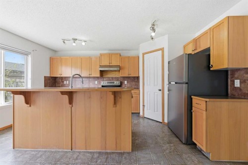 169 Cranberry Square Se, Calgary, AB - Indoor Photo Showing Kitchen