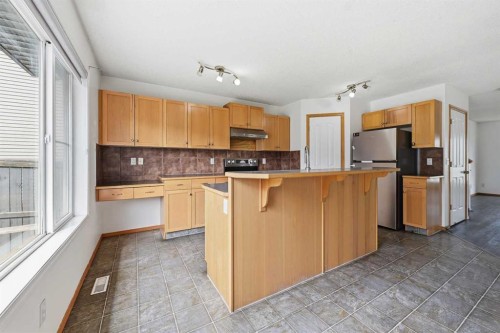 169 Cranberry Square Se, Calgary, AB - Indoor Photo Showing Kitchen