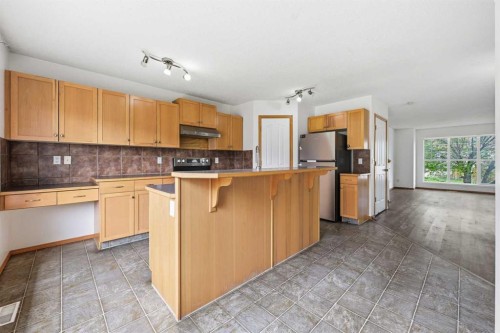 169 Cranberry Square Se, Calgary, AB - Indoor Photo Showing Kitchen